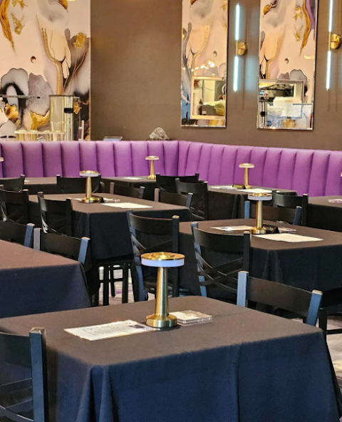 This Is Pheezz: Restaurant & Lounge