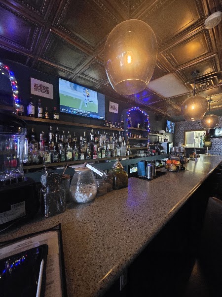 Day Drink Wine & Cocktail Lounge
