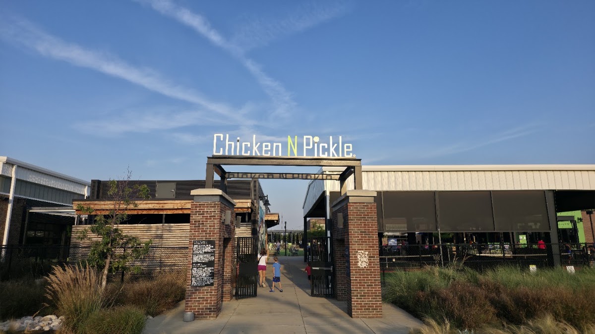 Chicken N Pickle - Grand Prairie